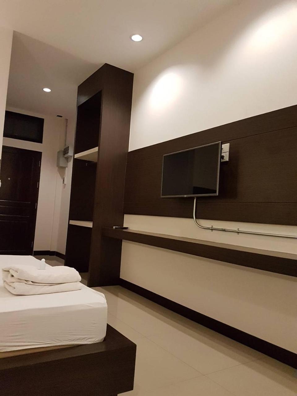 The Room 24 Resort Pathum Thani Exterior photo